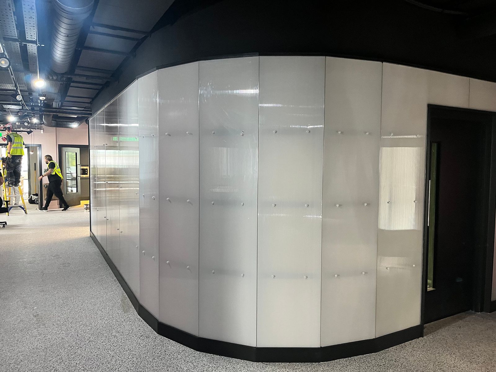 Curved pod, Whitechapel